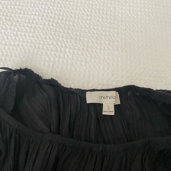 Onetheland black off the shoulder top - Picture 4 of 6